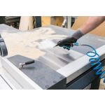 Použitie ofukovacej pištole na odstránenie prachu a nečistôt z pracovného povrchu - HA209576