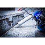 Aku vytláčacia pištoľ BGS 18V pri utesňovaní schodiska silikónom – B7371