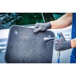 Ofukovacia pištoľ BGS pri čistení autokoberca, silný prúd vzduchu pre efektívne odstránenie nečistôt - B7179