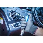 Čistenie vetracích otvorov auta pomocou turbo ofukovacej pištole, presné smerovanie vzduchu - B7179