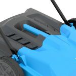 Detail uchytenia zberného koša zametacieho stroja Güde GKM 650 s držadlom pre ľahké prenášanie - GU16804