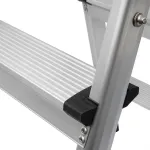 Detail stupňa hliníkových schodíkov Güde GAT 3S s drážkovaným povrchom - GU40964