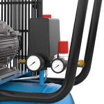 Detail ovládacieho panelu s 2 manometre a reguláciou tlaku olejového kompresora - GU50146