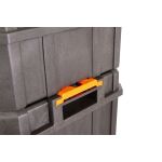 Detail oranžového uzamykacieho mechanizmu pre bezpečné spojenie boxov v modulárnom systéme - TC320365