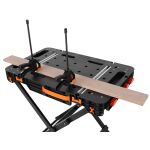 Pracovný stôl TACTIX s pripevneným materiálom pomocou rýchloupínacích svoriek - TC326160