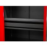 Zatvorená zásuvka inštalovaná v červenej dielenskej skrini PROFI – TGB1336.9