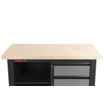 Ponk s tromi zásuvkami a policou