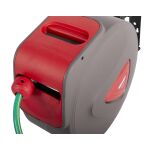 Detail samonavíjacieho otvoru s červenou zarážkou na záhradnú hadicu – XBWB02