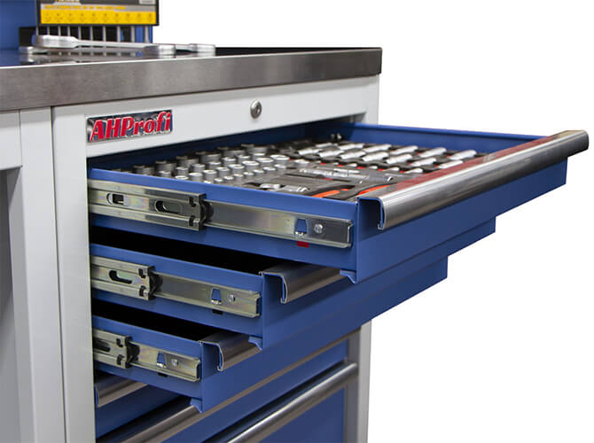 Dielenská zásuvková skrinka PROFI BLUE s kvalitnými guličkovými pojazdmi Dielenská zásuvková skrinka PROFI BLUE s kvalitnými guličkovými pojazdmi